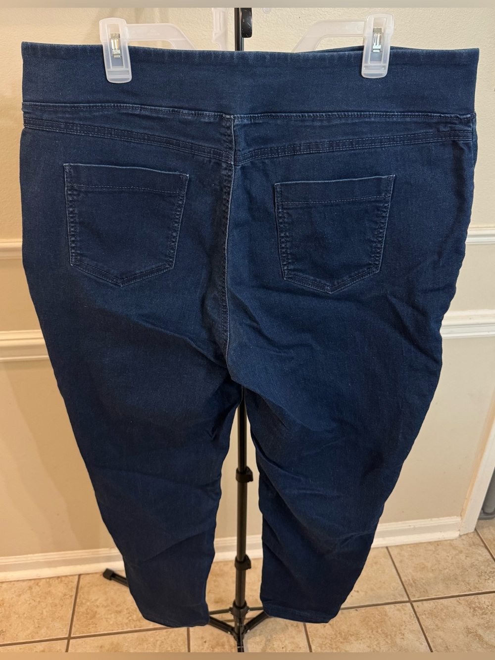 Terra & Sky Women's Plus Size Denim Wash Jeggings! Size 1X (16W-18W). - Picture 4 of 13
